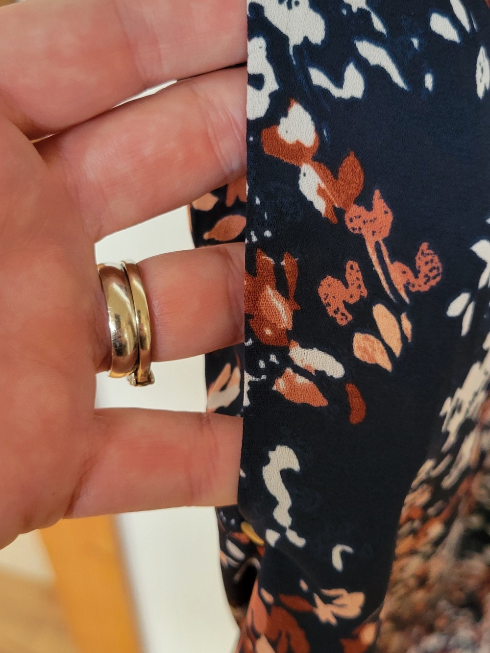 Monk & Lou Navy Floral Short Sleeve Dress With Subtle High-Low Hemline - Picture 2 of 4